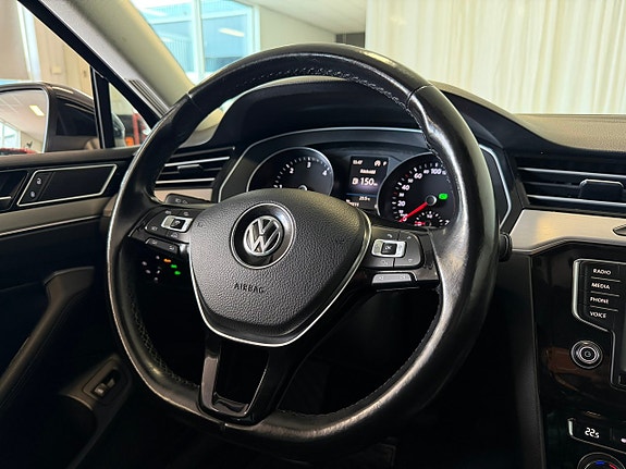 Volkswagen Passat 18 of 22