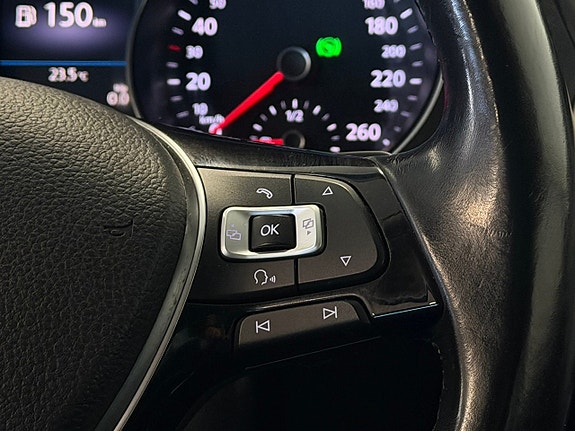 Volkswagen Passat 14 of 22