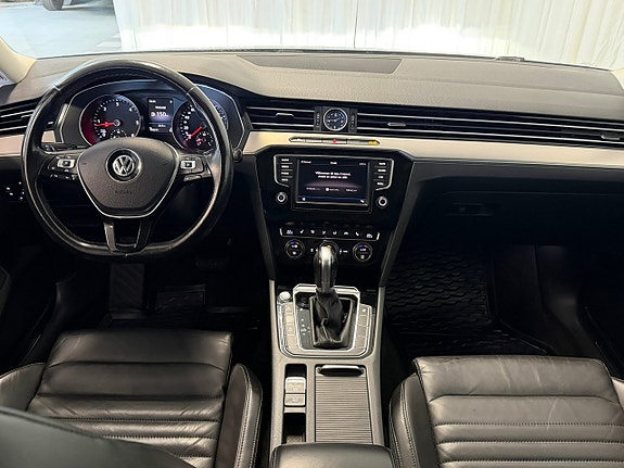 Volkswagen Passat 10 of 22