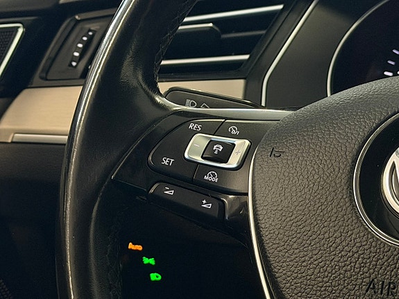 Volkswagen Passat 13 of 22