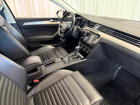 Volkswagen Passat 8 of 22