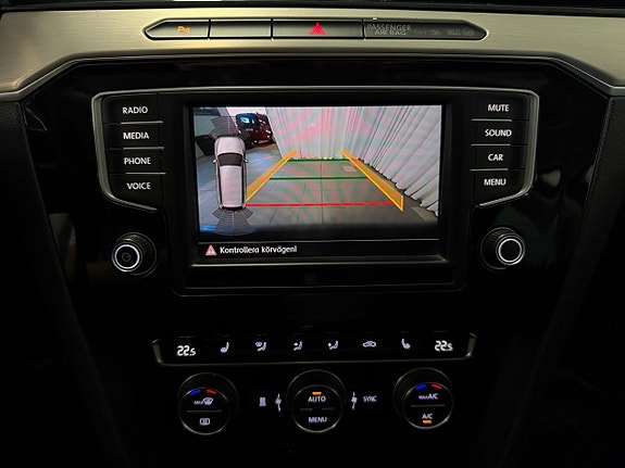 Volkswagen Passat 16 of 22