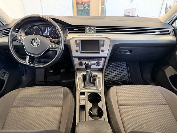 Volkswagen Passat 10 of 13