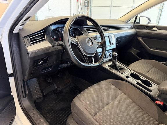 Volkswagen Passat 12 of 13