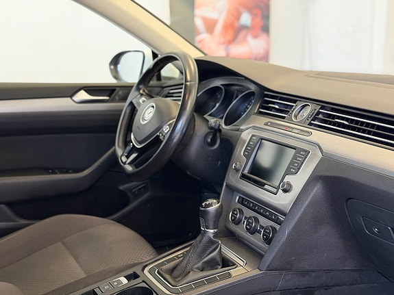Volkswagen Passat 11 of 13