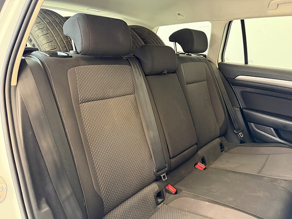 Volkswagen Passat 9 of 13