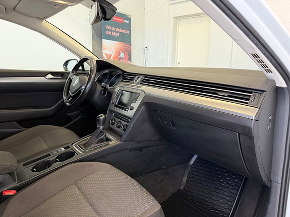 Volkswagen Passat 6 of 13