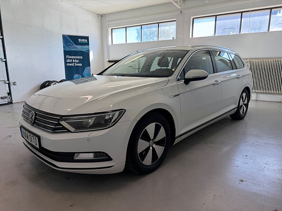 Volkswagen Passat 2 of 5