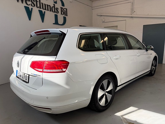 Volkswagen Passat 4 of 5