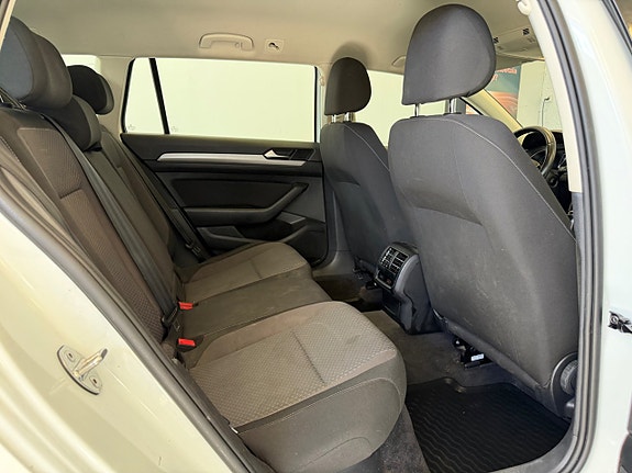 Volkswagen Passat 8 of 13