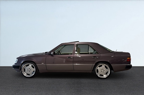 Mercedes-Benz 200 2 of 5