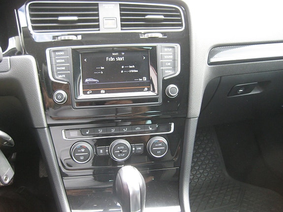 Volkswagen Golf VII 9 of 19