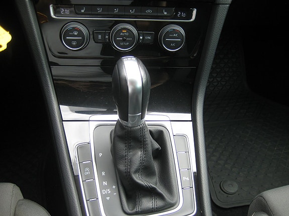 Volkswagen Golf VII 18 of 19