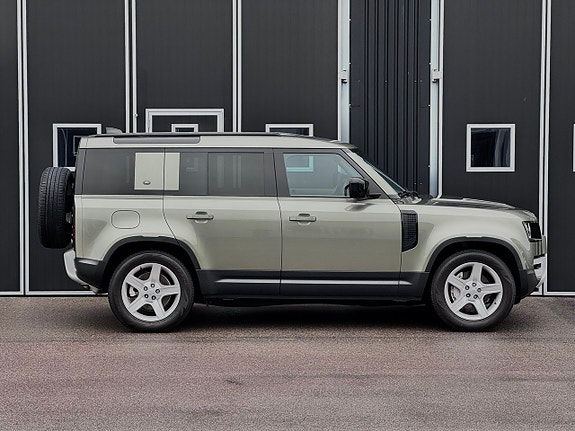 Land Rover Defender 110 7 of 23