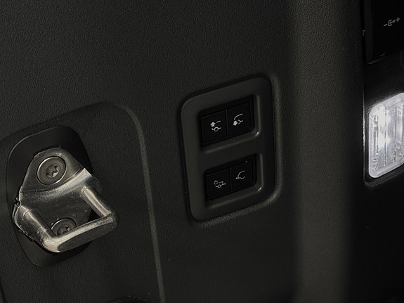 Land Rover Defender 110 28 of 29