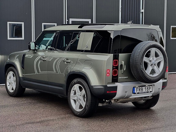 Land Rover Defender 110 4 of 23