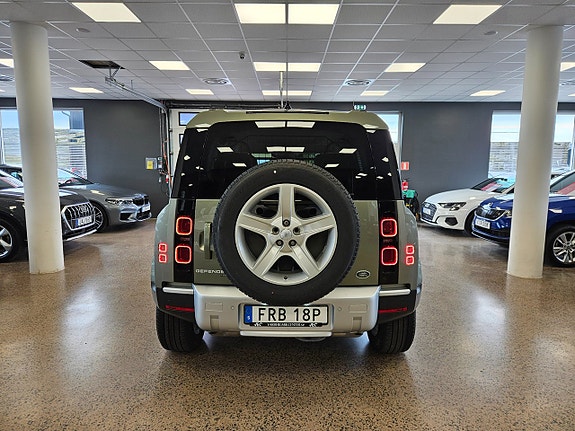 Land Rover Defender 110 5 of 29