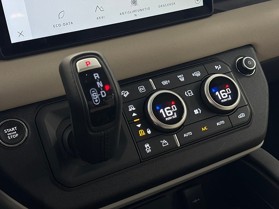 Land Rover Defender 110 14 of 29