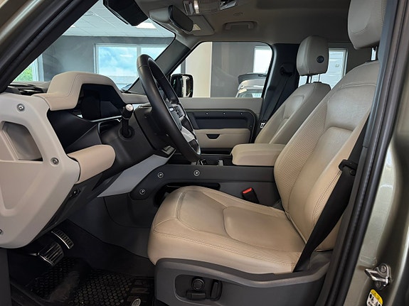 Land Rover Defender 110 19 of 29