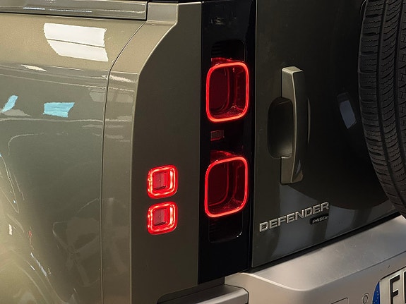 Land Rover Defender 110 9 of 29