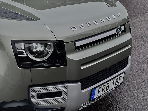 Land Rover Defender 110 10 of 23