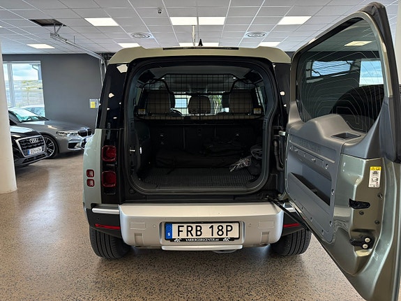 Land Rover Defender 110 27 of 29