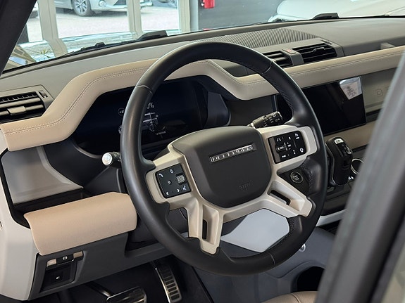 Land Rover Defender 110 15 of 29