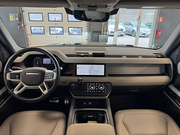 Land Rover Defender 110 10 of 29