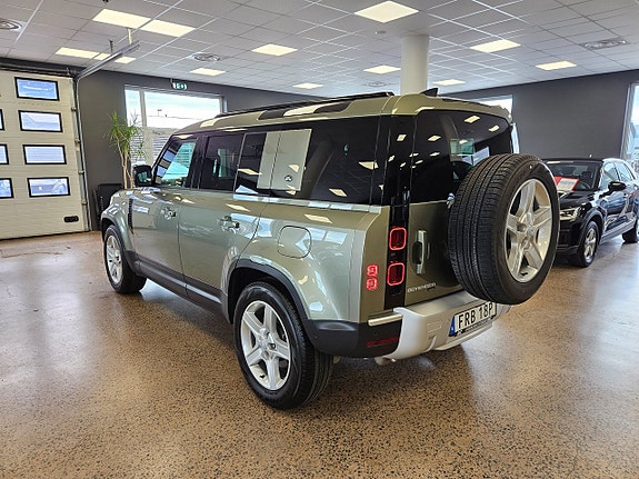 Land Rover Defender 110 4 of 29