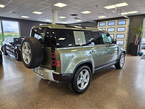 Land Rover Defender 110 6 of 29