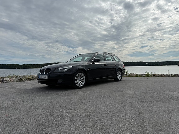 BMW 523i 3 of 5