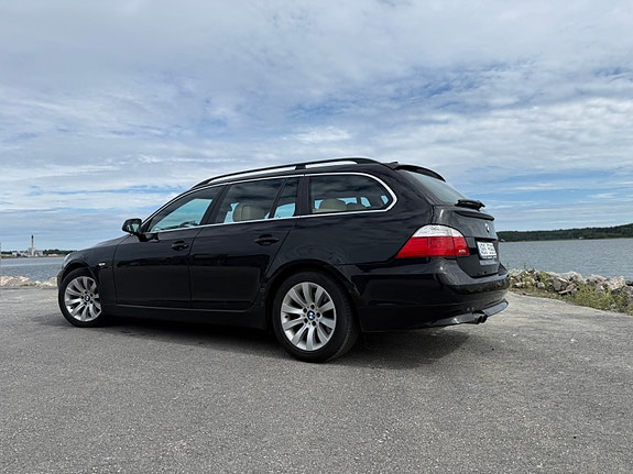 BMW 523i 4 of 5
