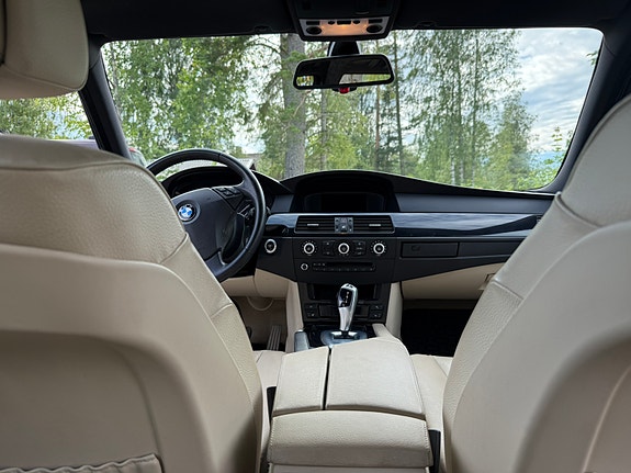 BMW 523i 10 of 22
