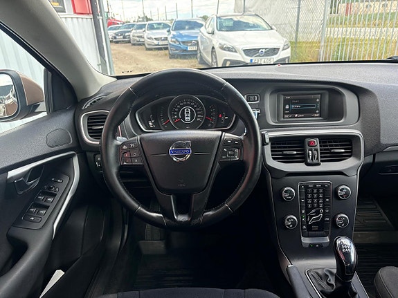 Volvo V40 9 of 24