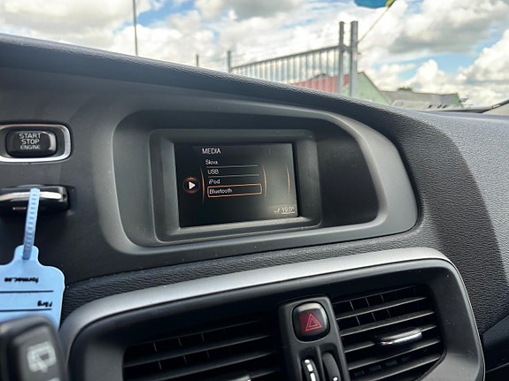 Volvo V40 16 of 24