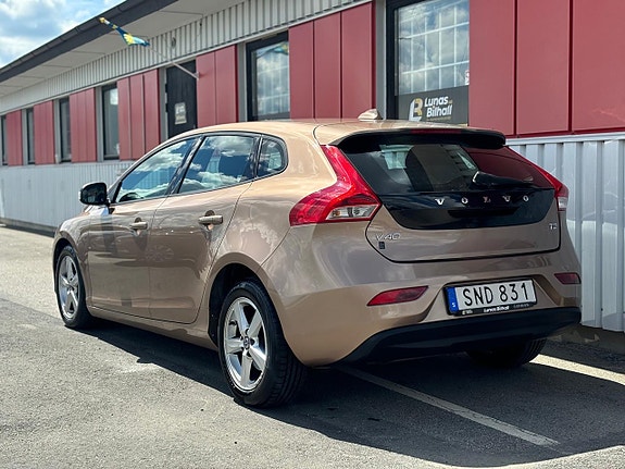 Volvo V40 4 of 24