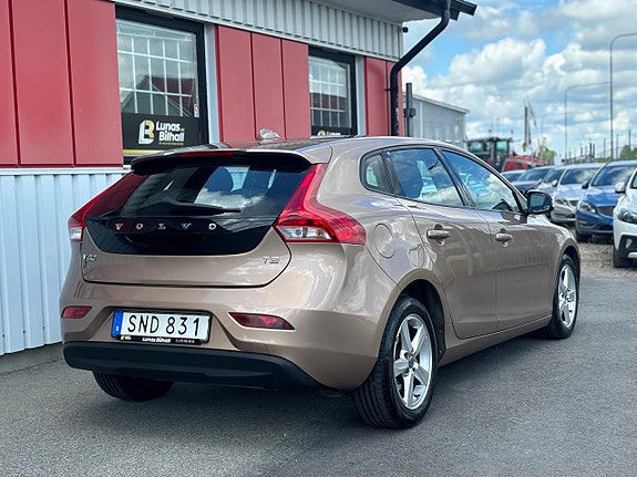 Volvo V40 7 of 24