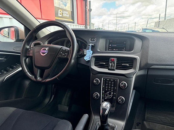 Volvo V40 11 of 24
