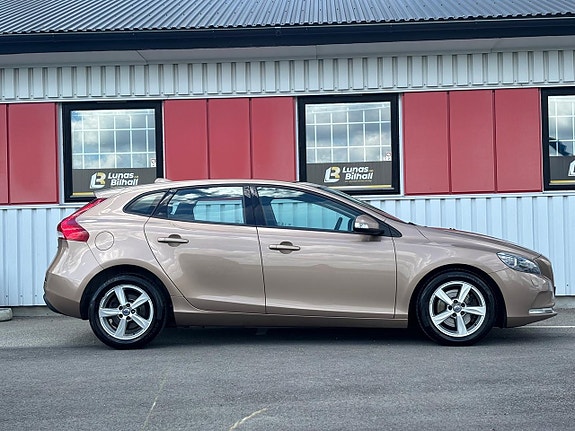 Volvo V40 6 of 24