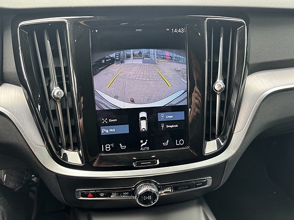 Volvo V60 Cross Country 11 of 13