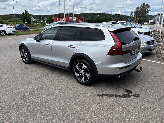 Volvo V60 Cross Country 4 of 5