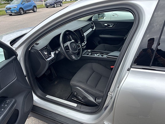 Volvo V60 Cross Country 9 of 13