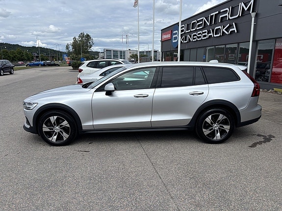 Volvo V60 Cross Country 3 of 5