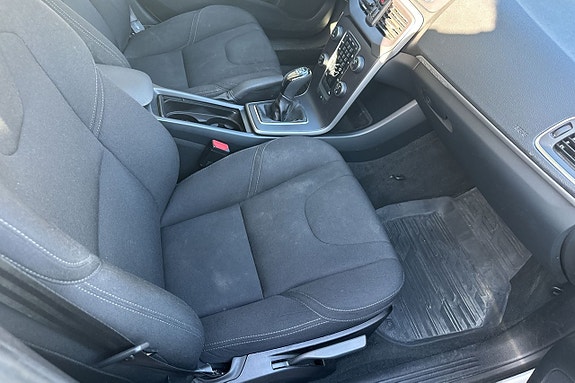 Volvo V40 Cross Country 8 of 16
