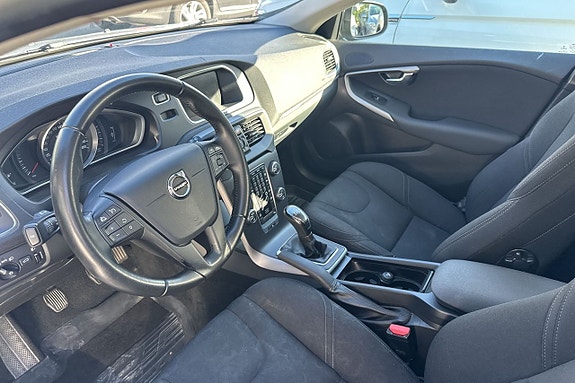 Volvo V40 Cross Country 10 of 16