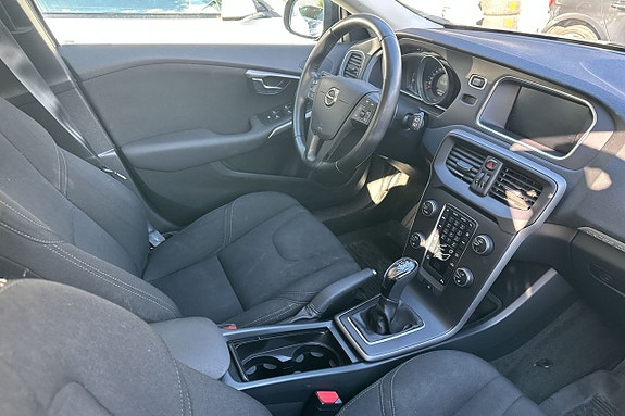 Volvo V40 Cross Country 7 of 16