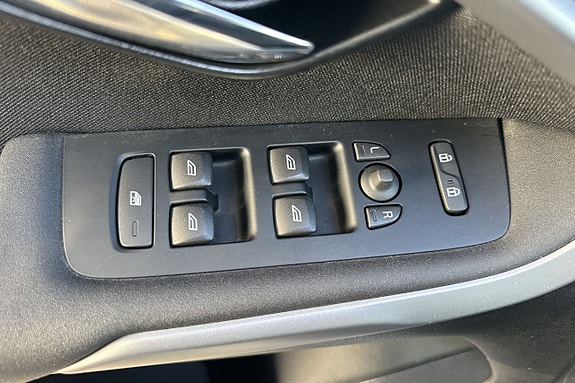 Volvo V40 Cross Country 11 of 16