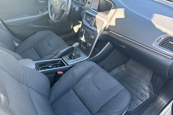 Volvo V40 Cross Country 6 of 16