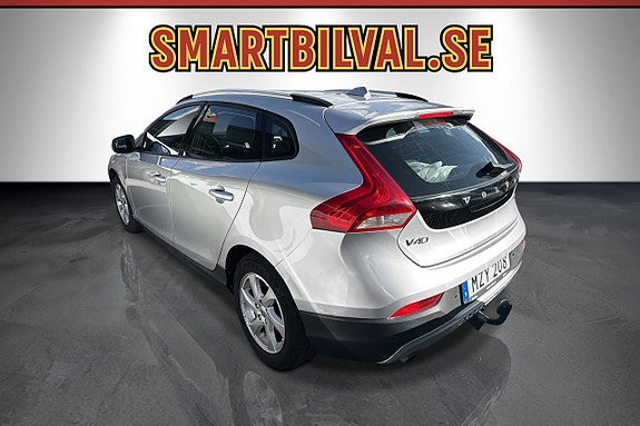 Volvo V40 Cross Country 3 of 16