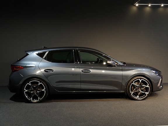 Cupra Leon 2 of 5